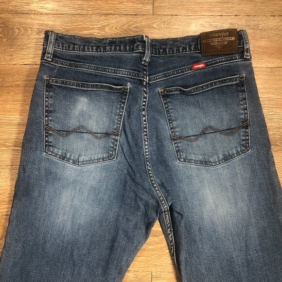Wrangler Relaxed Boot Jeans Mens Tag 32x32 Stretch Medium Actual 33x32 - Picture 4 of 8